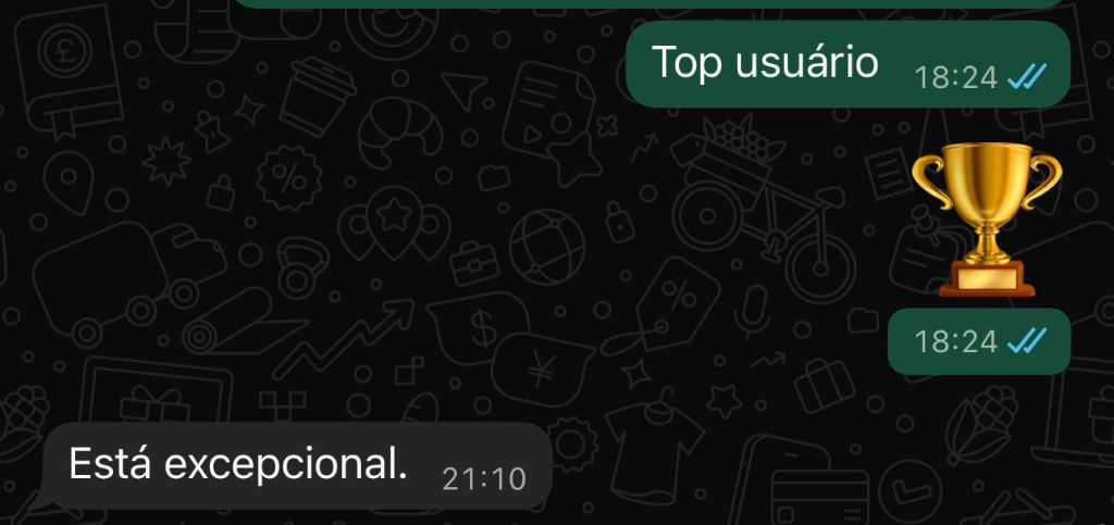 Print de WhatsApp: usuária é reconhecida como 'top usuário' com troféu e responde que a plataforma está excepcional